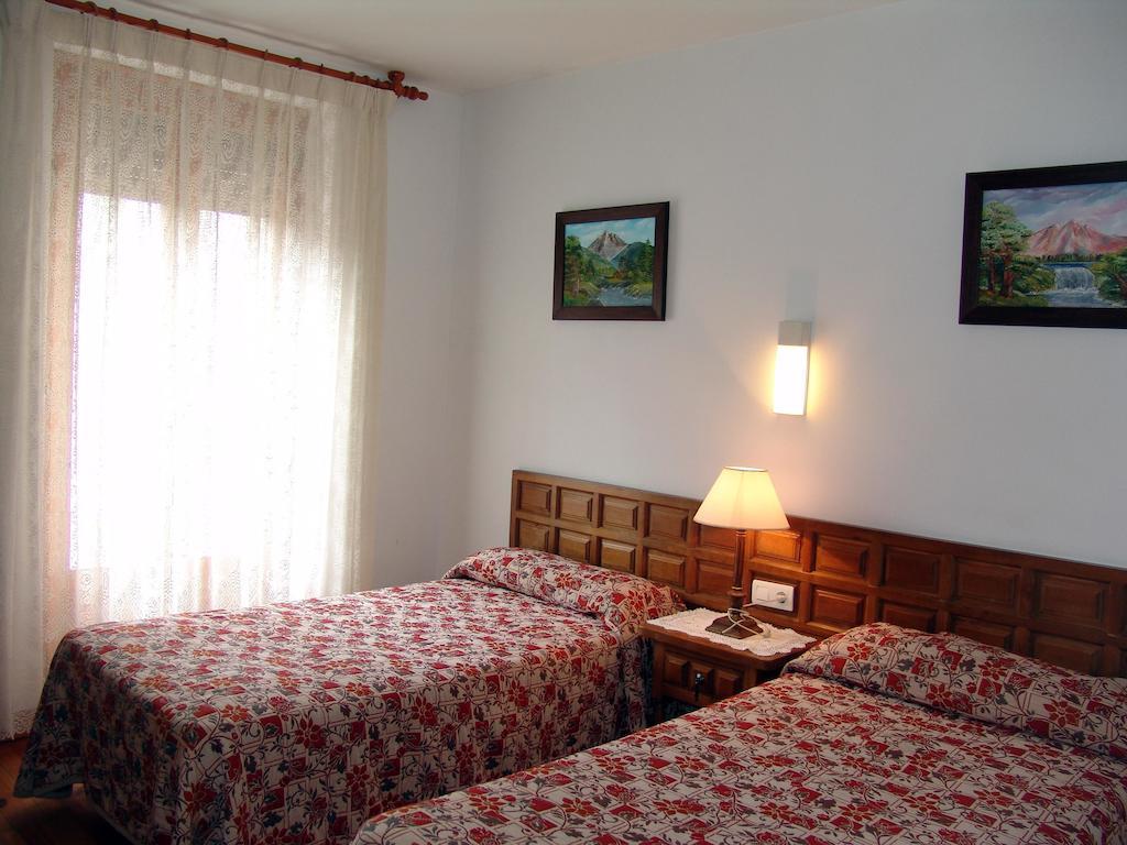 Hostal Pirineos Sarvisé Kültér fotó