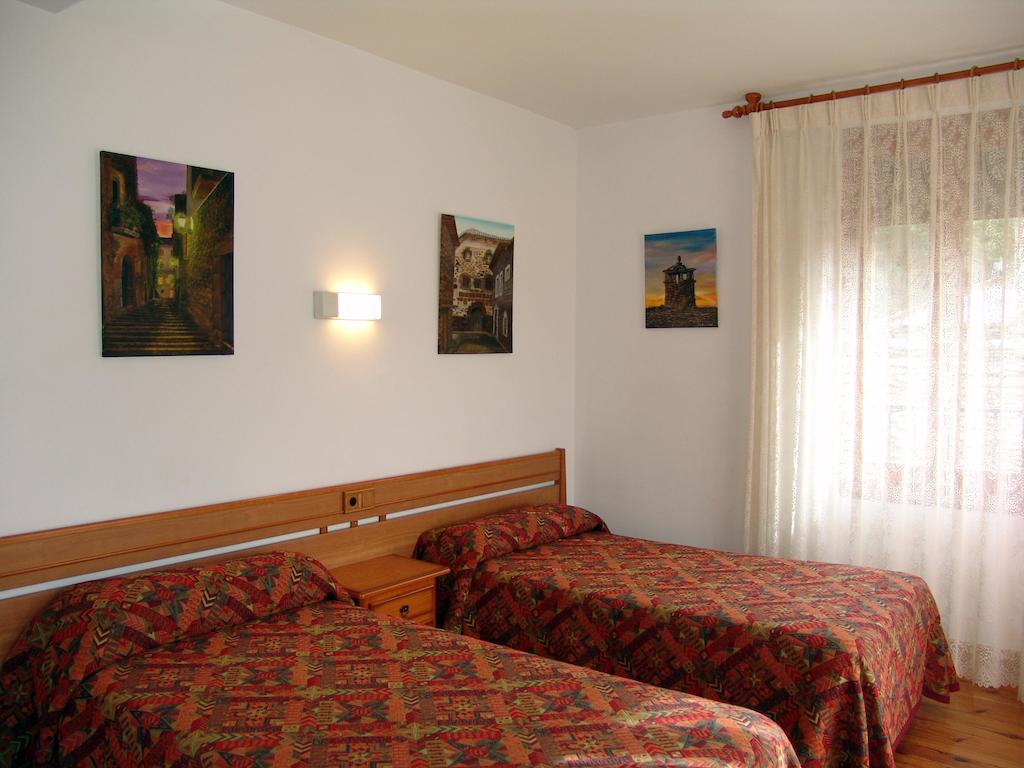 Hostal Pirineos Sarvisé Szoba fotó