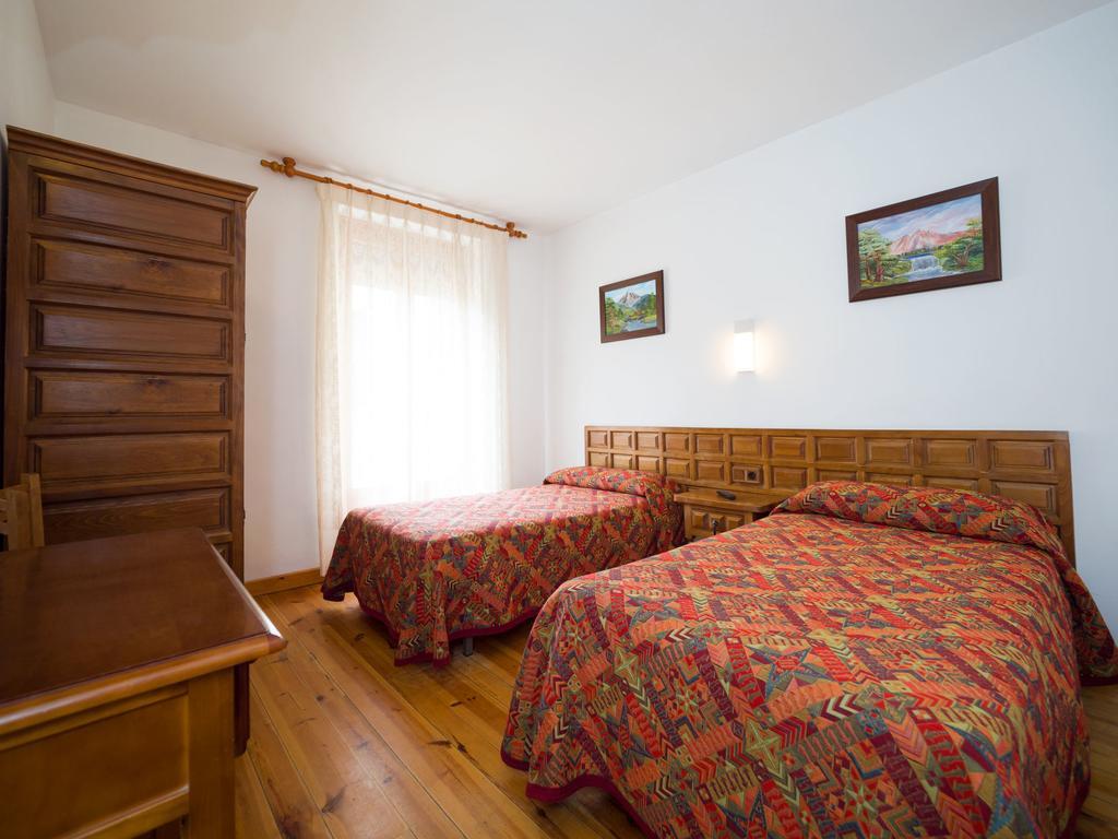 Hostal Pirineos Sarvisé Kültér fotó